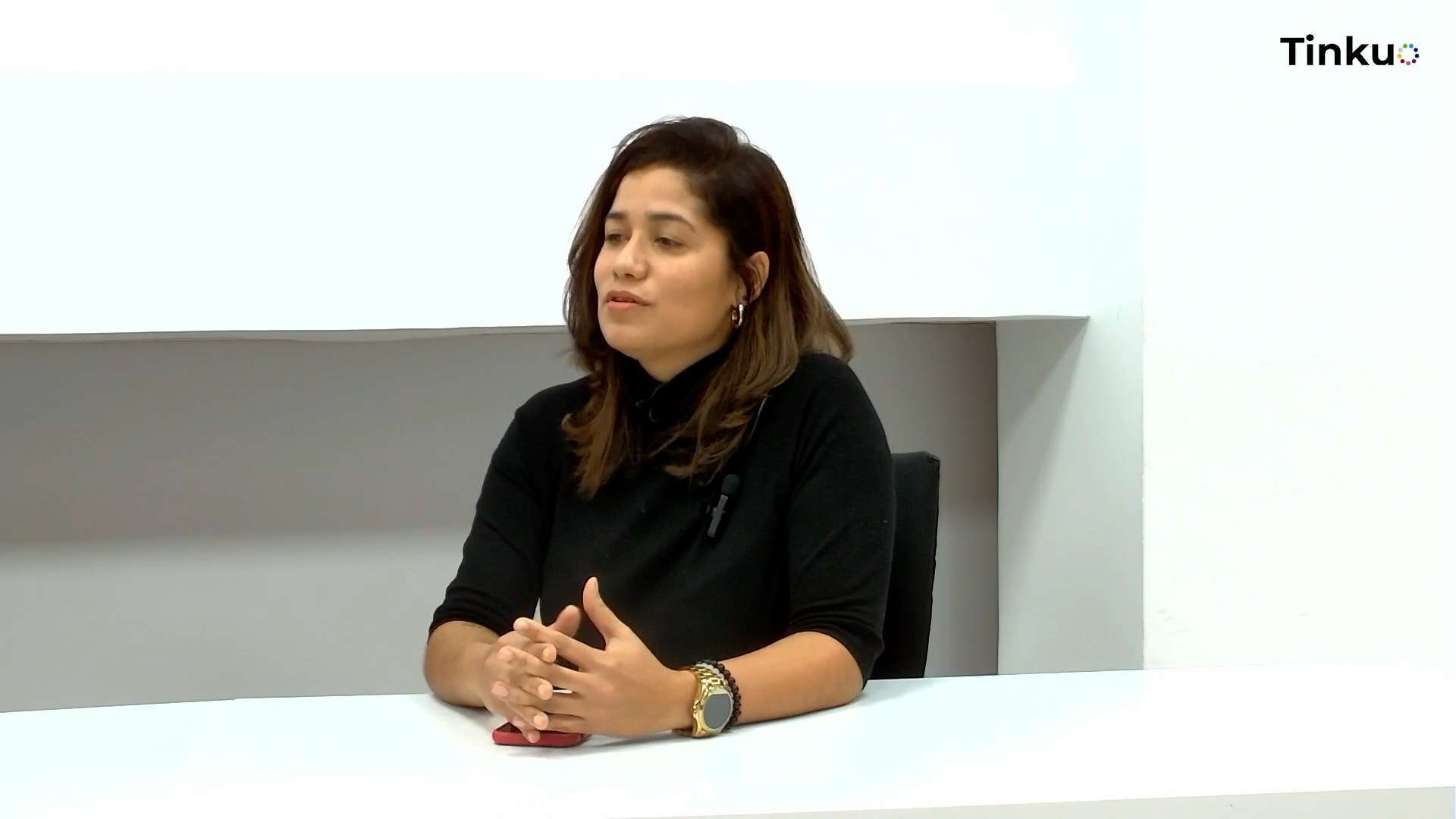 Explora la transformación de Linda Osorio, desde la publicidad hasta el coaching energético, y su impacto en el desarrollo personal y profesional.