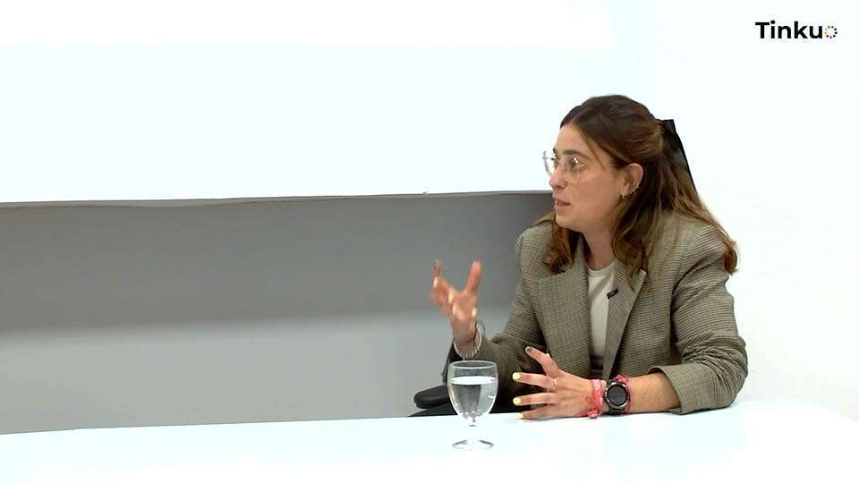 Explora la dependencia emocional en el trabajo con Carolina Franco Navarrete de Grupo Mia, quien ofrece estrategias para un mejor bienestar emocional