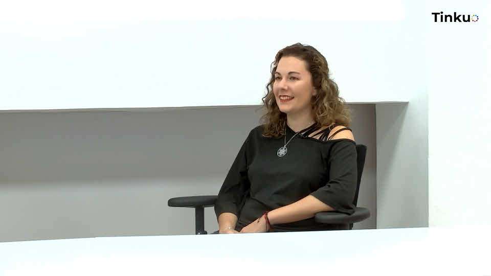 Descubre la entrevista con Juani Gómez Cardera sobre el taller El Vuelo del Fénix y cómo transforma vidas a través del empoderamiento personal.
