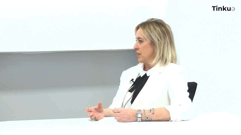 Explora cómo Elena Luengo de Cigna Healthcare España discute el impacto de la tecnología en la concentración y productividad.