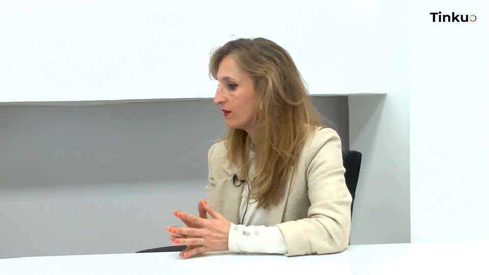 Rosa Becerril discute soluciones en salud mental y psicotecnología en Psiconnea Sense, abordando innovaciones y tendencias.
