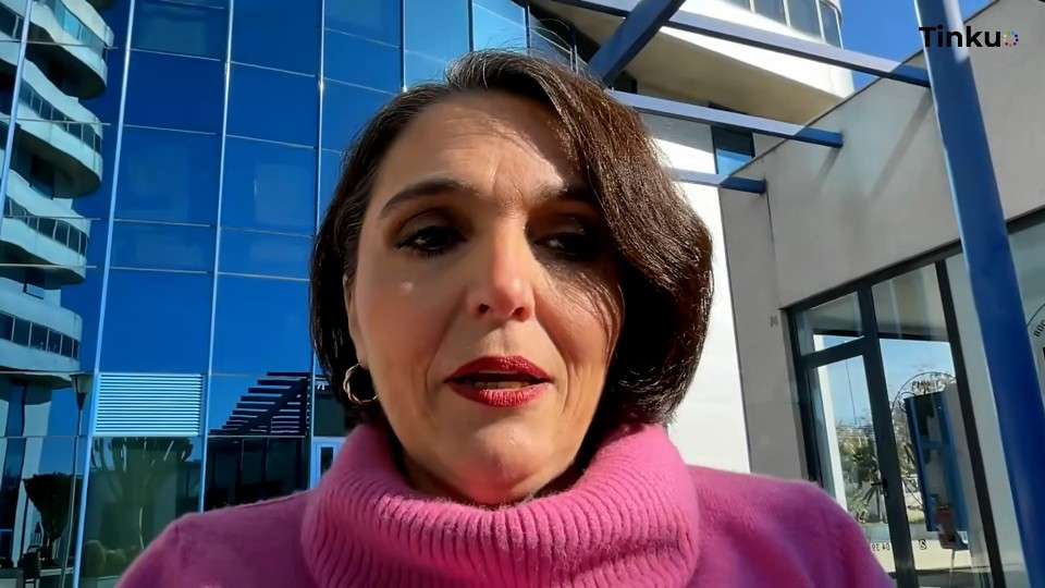 Historia de resiliencia y emprendimiento social tras una lesión medular. Plataforma accesible y asesoría legal gratuita.