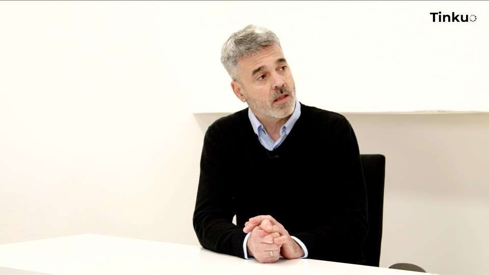 Academias digitales que escalan con sistemas sólidos, gamificación y soporte técnico para líderes emprendedores.